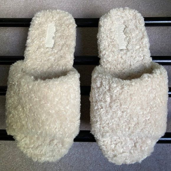 VINCE Shoes - VINCE Women Kit Faux Fur Plush Slippers - BRAND NE